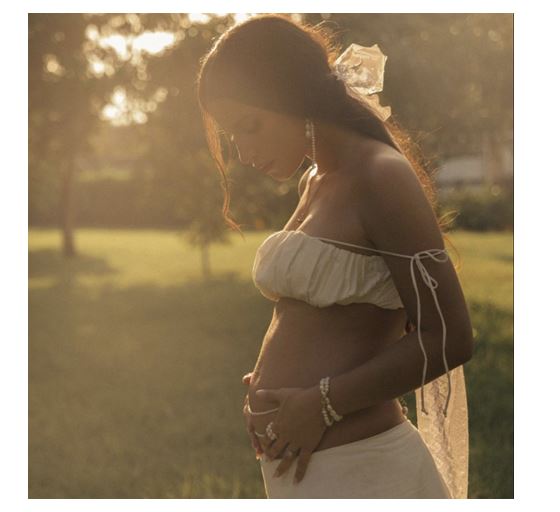 Esperan su primer bebé <a href="/jaywheelerpr/">el papá de aiunii ツ</a> y <a href="/zhamirazambrano/">ZHAMIRA</a>. Felicidades! Lo anuncian justo cuando arranca la gira de #Jay. Felicidades! [Foto: Dynamic Records]