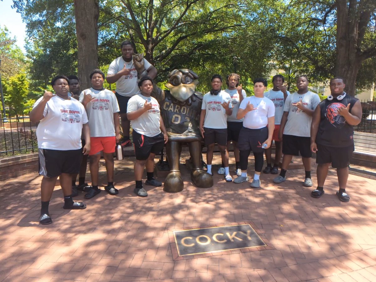 jwalverson's tweet photo. So proud to bring this outstanding group of players to @CoachSBeamer @GamecockFB camp to show out for
@CoachSElliott &amp; @CoachTeasley but their reaction to @UofSC campus was pure joy! The #WelcomeHome vibe was everywhere they said. Emotional day for a #proud #coach &amp;  @uofscalumni https://t.co/jUIn3yHFU3