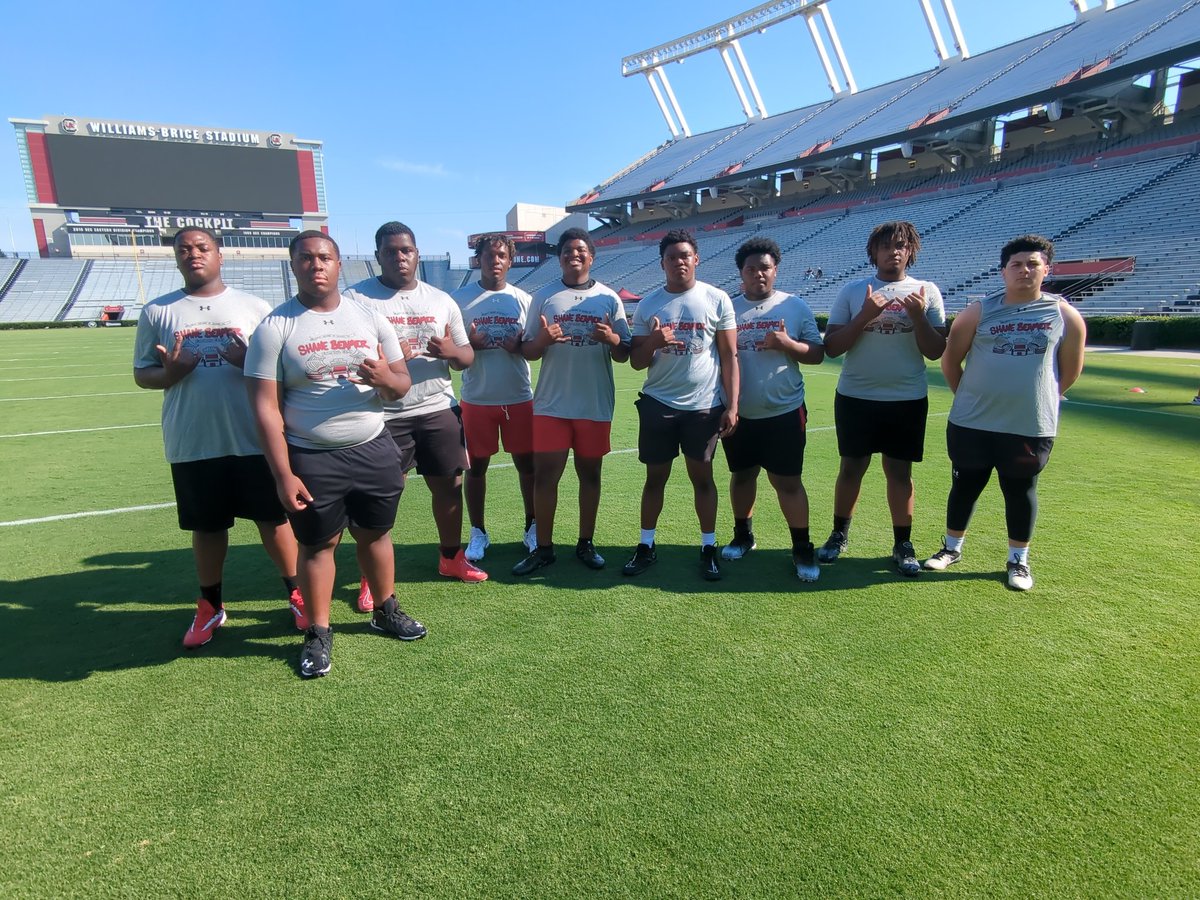 jwalverson's tweet photo. So proud to bring this outstanding group of players to @CoachSBeamer @GamecockFB camp to show out for
@CoachSElliott &amp; @CoachTeasley but their reaction to @UofSC campus was pure joy! The #WelcomeHome vibe was everywhere they said. Emotional day for a #proud #coach &amp;  @uofscalumni https://t.co/jUIn3yHFU3