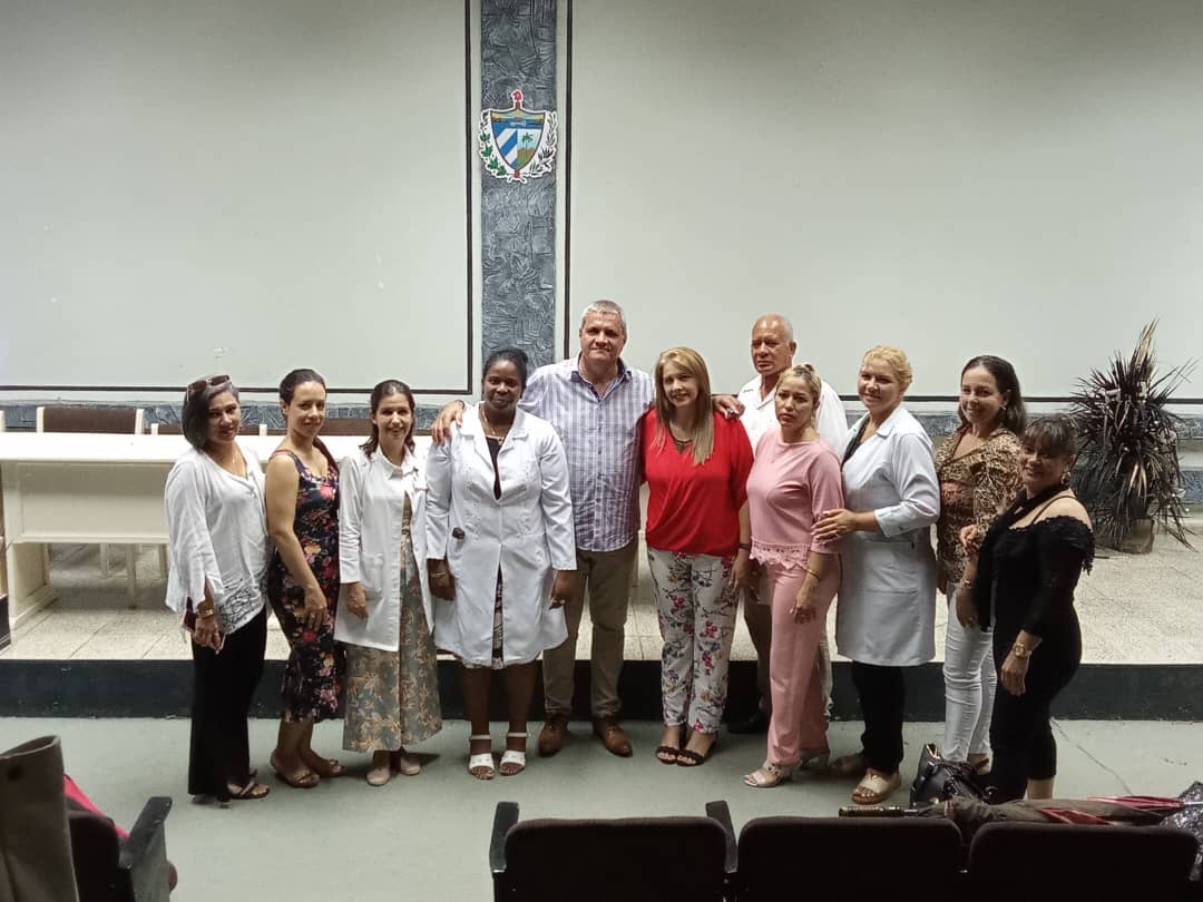 Reproducci46007's tweet photo. Tercer taller Regional de Embriologìa y Fertilidad ,
conferencia Magistral de Dr Eloy Enrique Verdecia Silva
@LeandroVegaR 
@EmilioManuelPr1 https://t.co/5261dx5YvZ