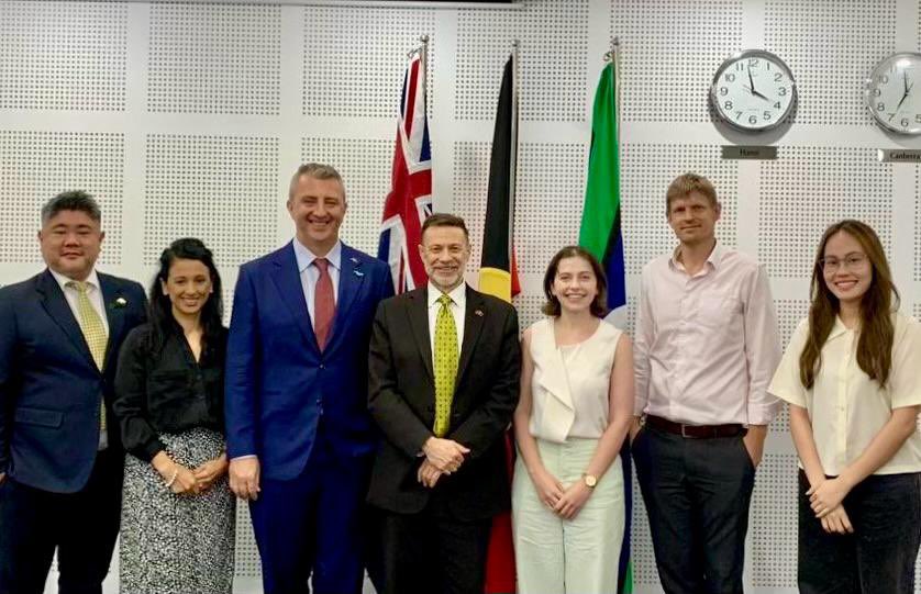 AusAmbVN's tweet photo. The Australian Chamber of Commerce #AusCham Executive presented its 2024-25 Strategy to the 🇦🇺 Embassy.

The presentation aligned with our Comprehensive Strategic Partnership #CSP and with the #MooreReport Investment Plan for Vietnam 🇻🇳 https://t.co/4VvUgMwlY3