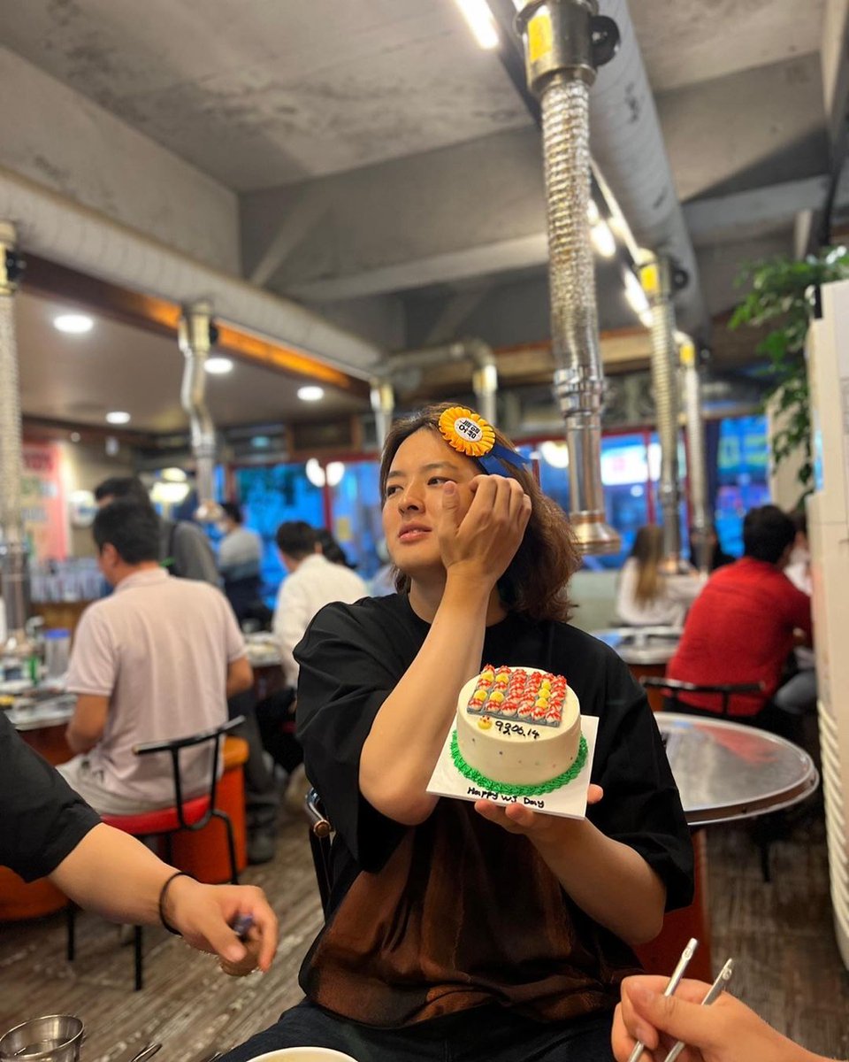 1otteV3's tweet photo. 김원중 생일 축하합니다 🎉 
오늘 이기고 세이브도 올리자!!
rt추첨한분 치킨드립니다~다른치킨교환가능
당발은 자정지나서 할게요 https://t.co/A2fCSHUWef