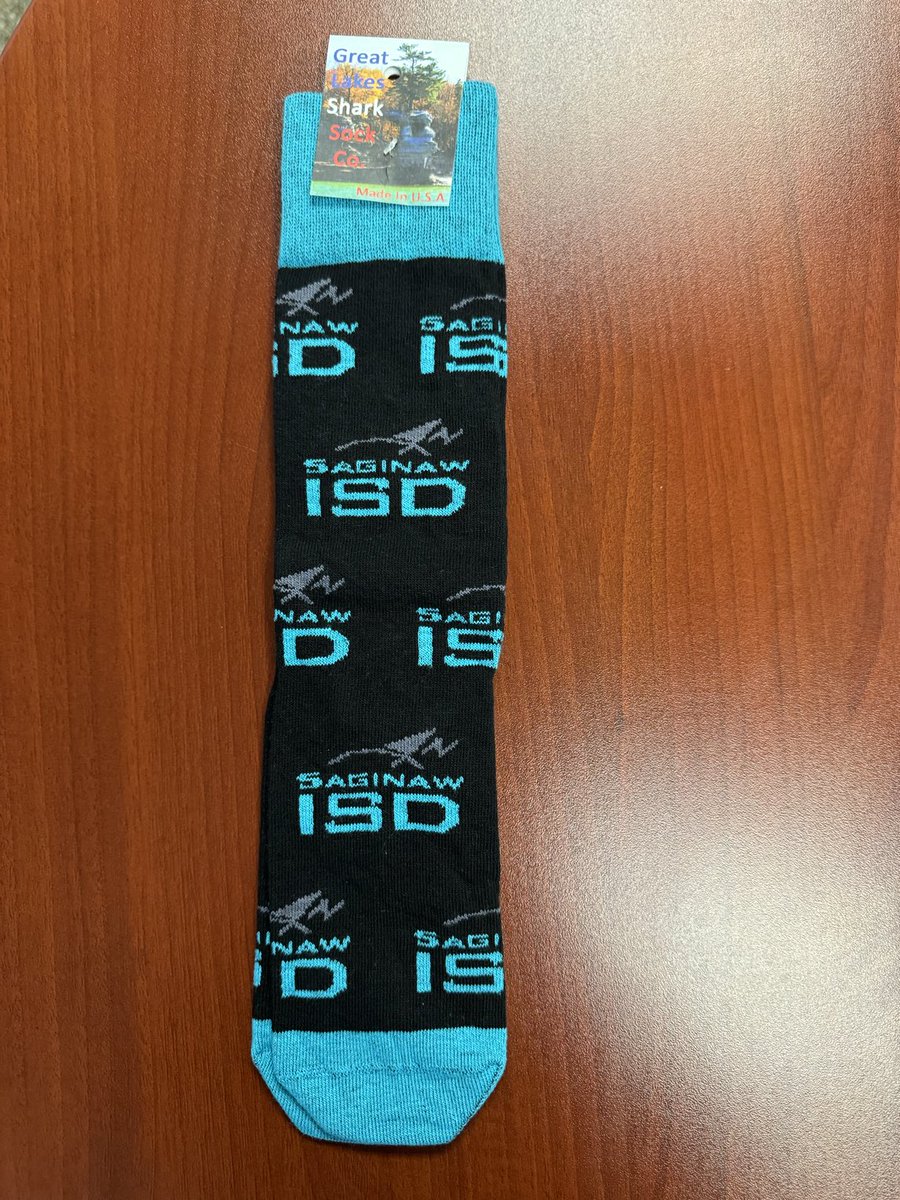 JohnWMertz's tweet image. Not sure what is better, an awesome visit with ⁦@JeffreyJCollier⁩ and ⁦@CotyKuschinsky⁩ or the Saginaw ISD socks that they gave me? The socks for sure 😂😂😂 Kidding of course!
#OCSRocks