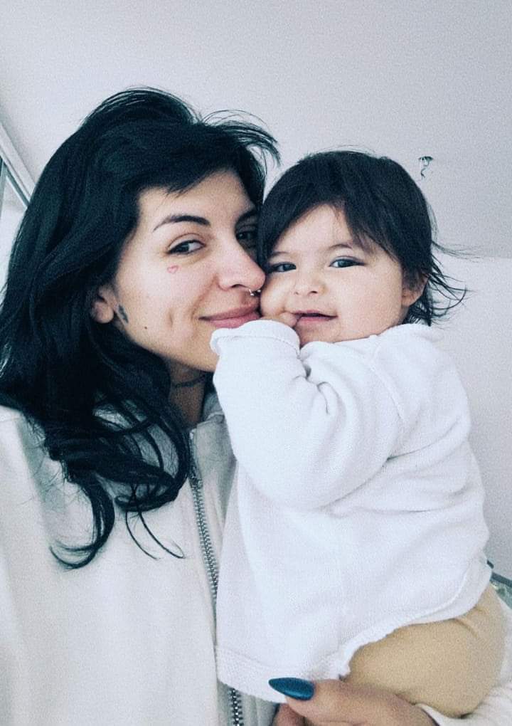 Edith96_AV's tweet photo. 😱#Cazzu  ex-pareja del cantante Christian  Nodal confesó que ya tenía el Regalo para su primer "Día del Padre"
 ‼️Y no se imaginan dónde lo compró ‼️
📱Así es, Ni más ni menos que en mi tienda Online
😒De Lo que se perdió el #Nodal
https://t.co/2giI4pPvjv… 
#AngelaAguilar https://t.co/lS3QC6ekjV