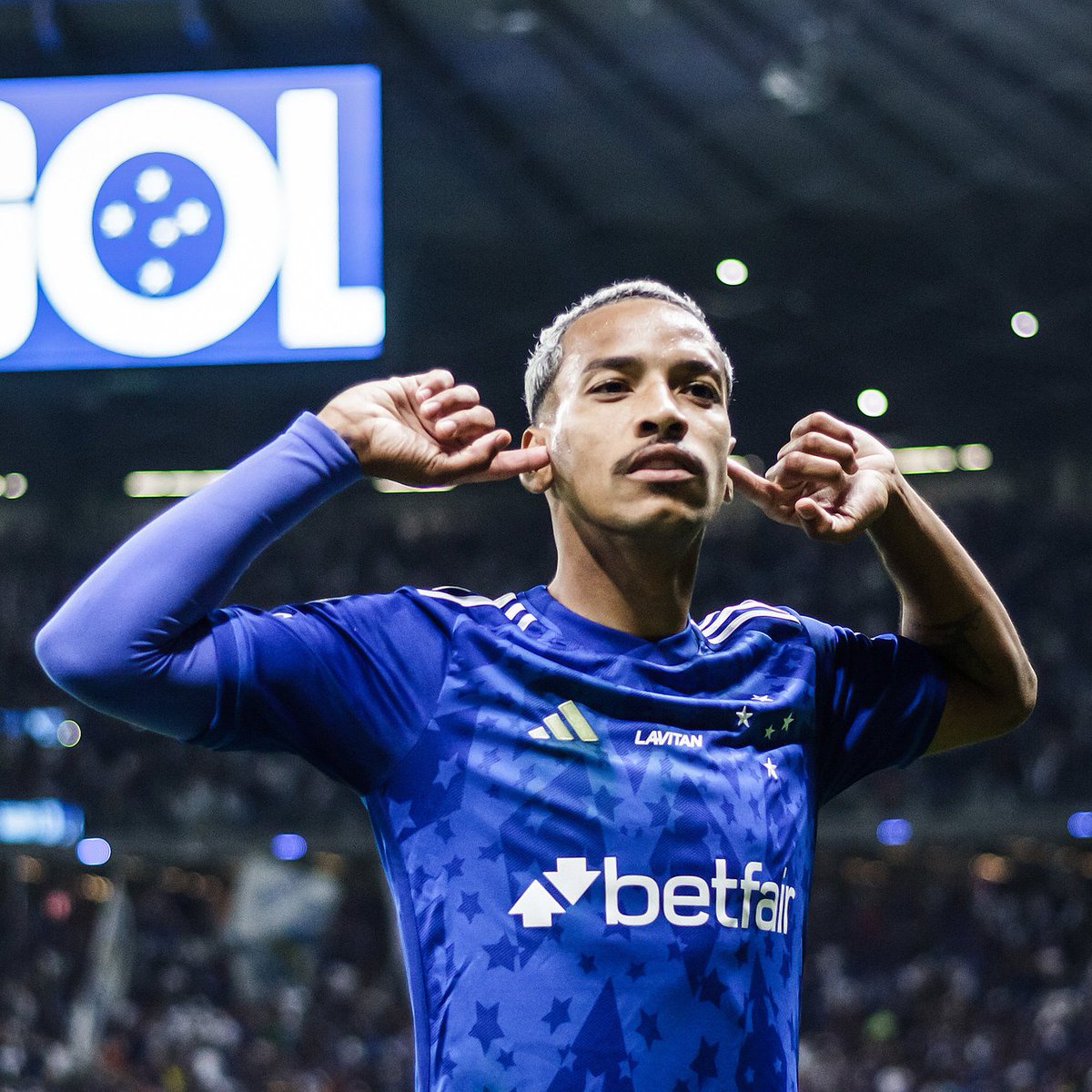 SofascoreBR's tweet photo. 🔎 Matheus Pereira é o jogador da Série A com maior Nota na temporada 2024. 🔥🔥

⚔️ 25 jogos
⚽️ 6 gols
🅰️ 9 assistências
✅ 82% acerto no passe
👟 65 finalizações (23 no gol)
🔑 63 passes decisivos (!)
💨 63% acerto no drible (!)
💯 Nota Sofascore 7.81 https://t.co/1zTYyjjd9Q