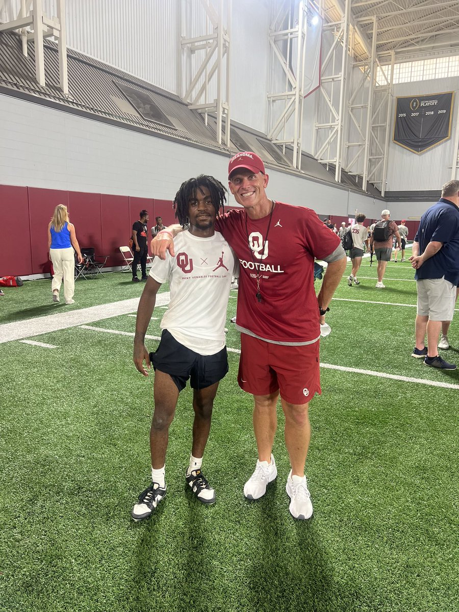 jermelljordan1's tweet photo. I had a great day @OU_Football camp. Thank You @CoachVenables @CoachEmmett for the talk⚡️⚡️⚡️hope to see you again soon!!! @boomersooner #OUNDA
@CoachStandley @CoachJakeHayes https://t.co/6p1JKlcLtS