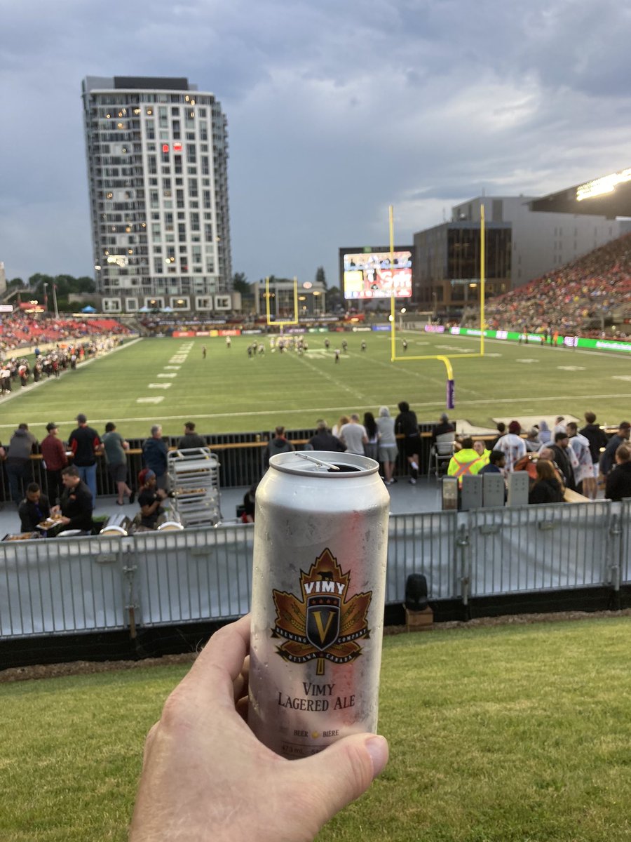 izzyscompanion's tweet photo. Opening night with @VimyBrewing - #GoRedblacks https://t.co/twaUCwn3bP