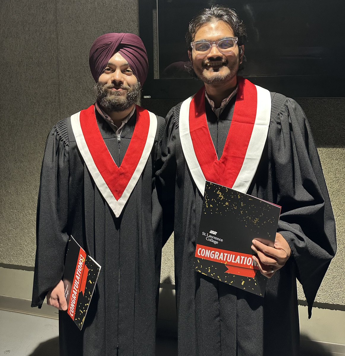 SLC_Alumni's tweet image. We’re celebrating our graduates at Kingston campus Convocation. Welcome to the SLC Alumni family. #ProudToBeSLC #SLC_Alumni @whatsinsideslc
