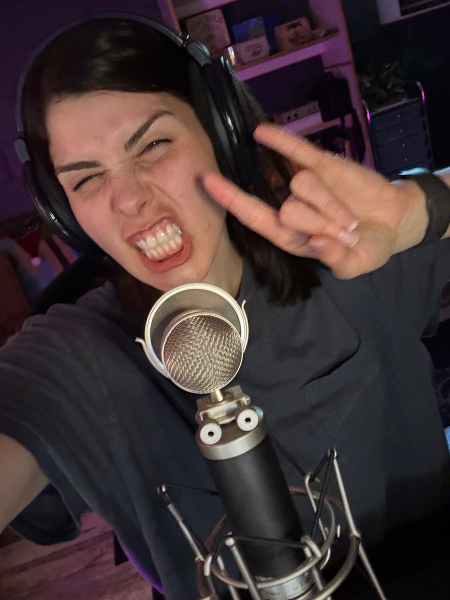 Streaming! just chilling chatting beer nothing crazy. music later prolly.