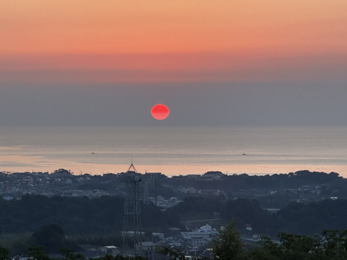 🌅日立の「日の出」✨】 今朝4時20分「かみね公園頂上展望台」で撮影