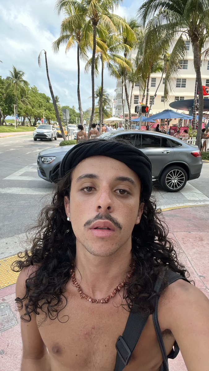 ovinitosato's tweet photo. Homem de personalidade definida: praia https://t.co/NLN9hGFAaW
