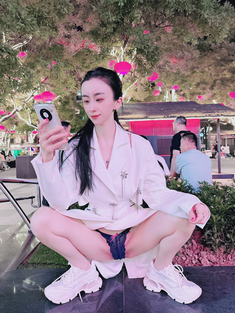 欢迎小哥哥入圈进群！表姐群里全国各地小母狗都有！加上表姐私人微信不仅能入圈进群，还有各种原味衣物，福利视频免费送哦 https://t.co/LWUXh7lmYa