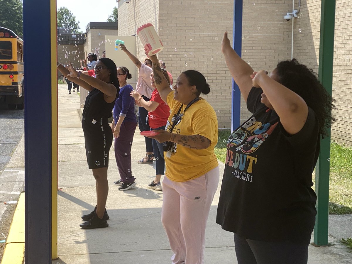 WHA0212's tweet photo. Melwood Celebrates the end to another school year. Thank you principal Carter for serving the community. https://t.co/widBPgXYjt