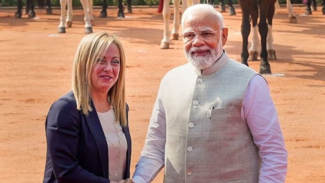 MrTiwaree's tweet photo. Prime Minister Narendra Modi lands in Italy.
#Melodi https://t.co/JalnUmZsI4
