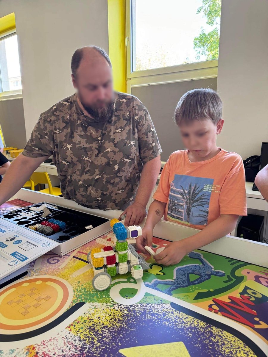 cubroid's tweet image. Create something truly special with Cubroid coding blocks.🚀
💻There's nothing quite like the joy of bonding with your kids over a shared love for technology and creativity.
#Cubroid #Codingblocks #CuroAI #Robotics #EdTech #Artibo #STEAM #STEM #STEMEducation #Teacher