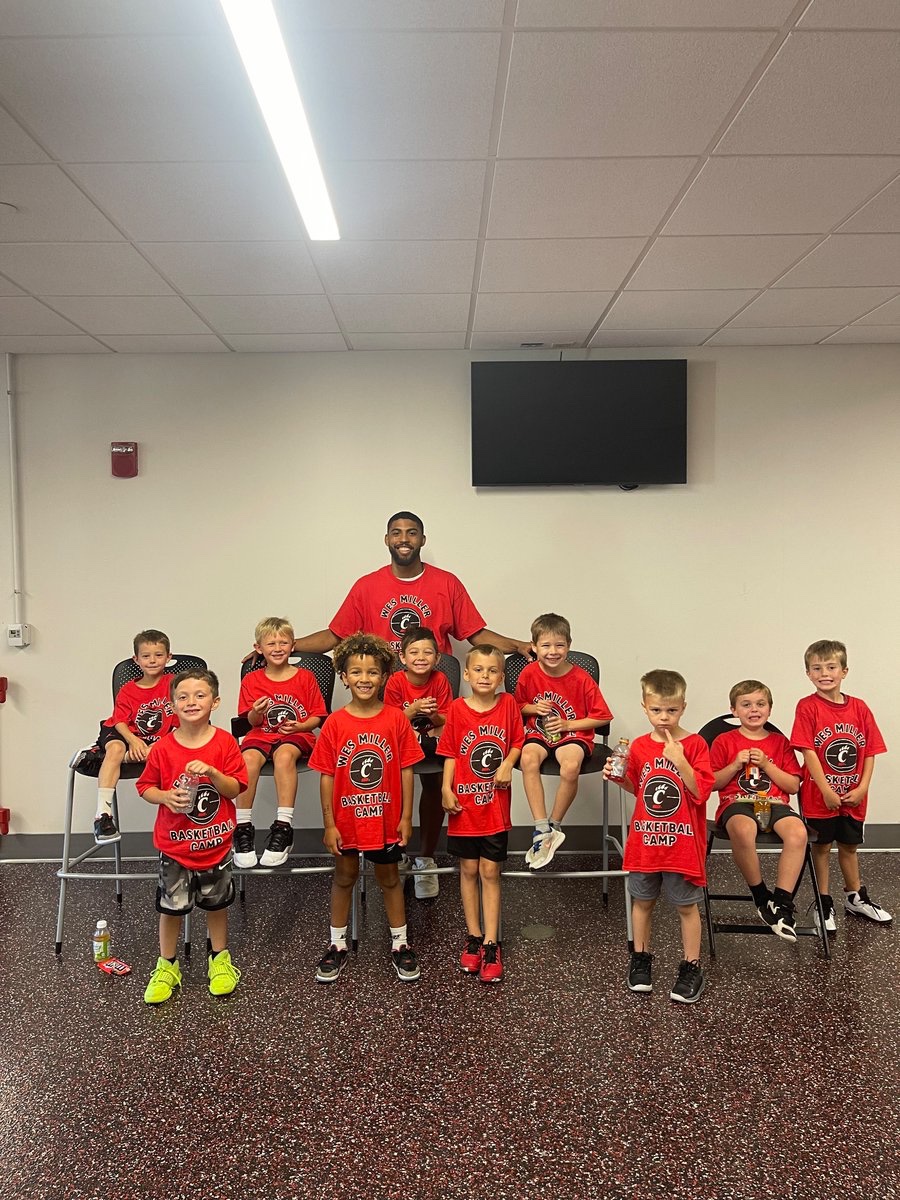 DavidDejulius's tweet photo. Proud coach. Couldn’t have asked for a better group. These guys embodied the mantra all four days “Have fun, play hard, play together”. My crew during @CoachWesMiller camp! https://t.co/Q9UXtTR0cL