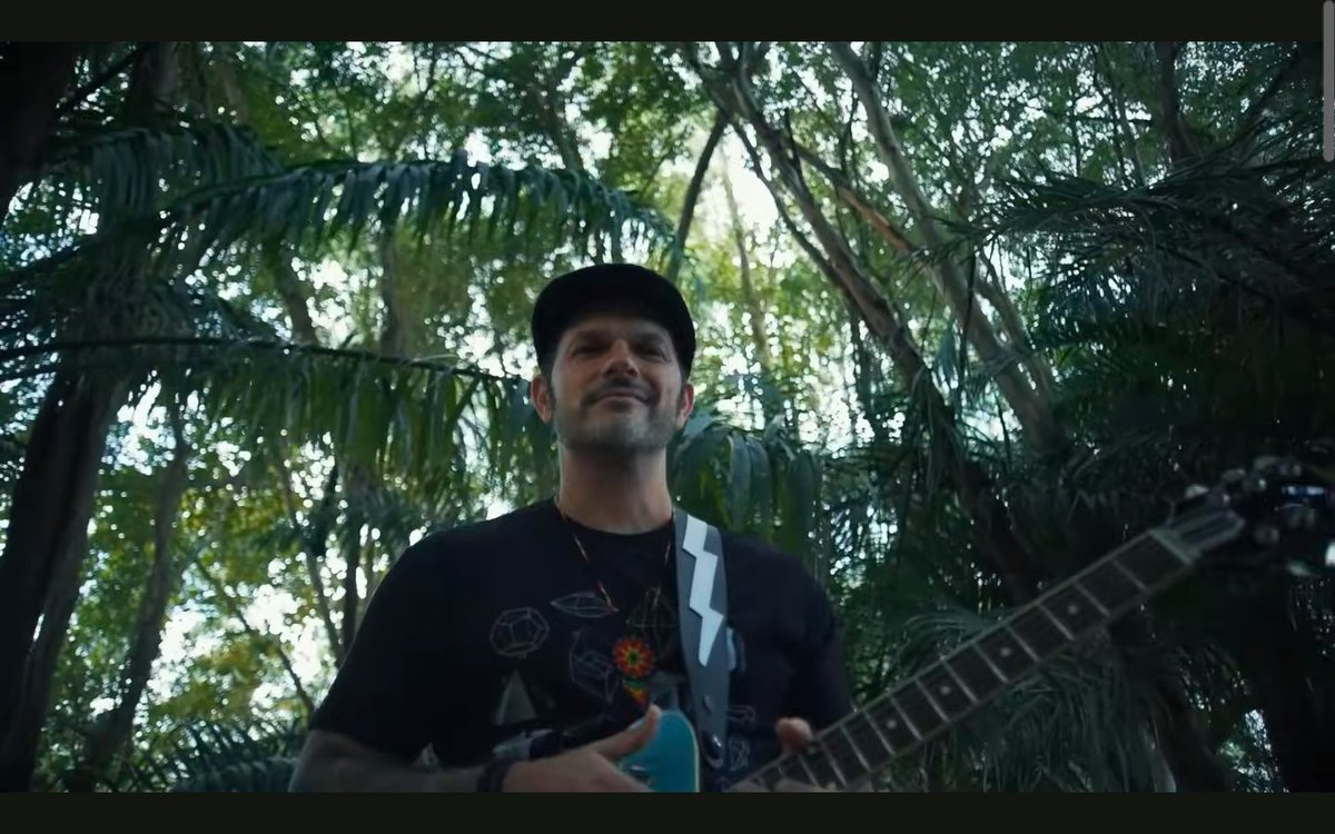 Colombian band La Chiva Gantiva &amp; Panamanian artist Cienfue, and the music video for their song titled  VIBRATION IS LIFE, is followed by hours of human curated music videos. Watch here: freev.com/2024/06/la-chi…

<a href="/LACHIVAGANTIVA/">LA CHIVA GANTIVA</a> <a href="/Cienfue/">Cienfue</a> #VibrationIsLife #FreeV #TheIndies