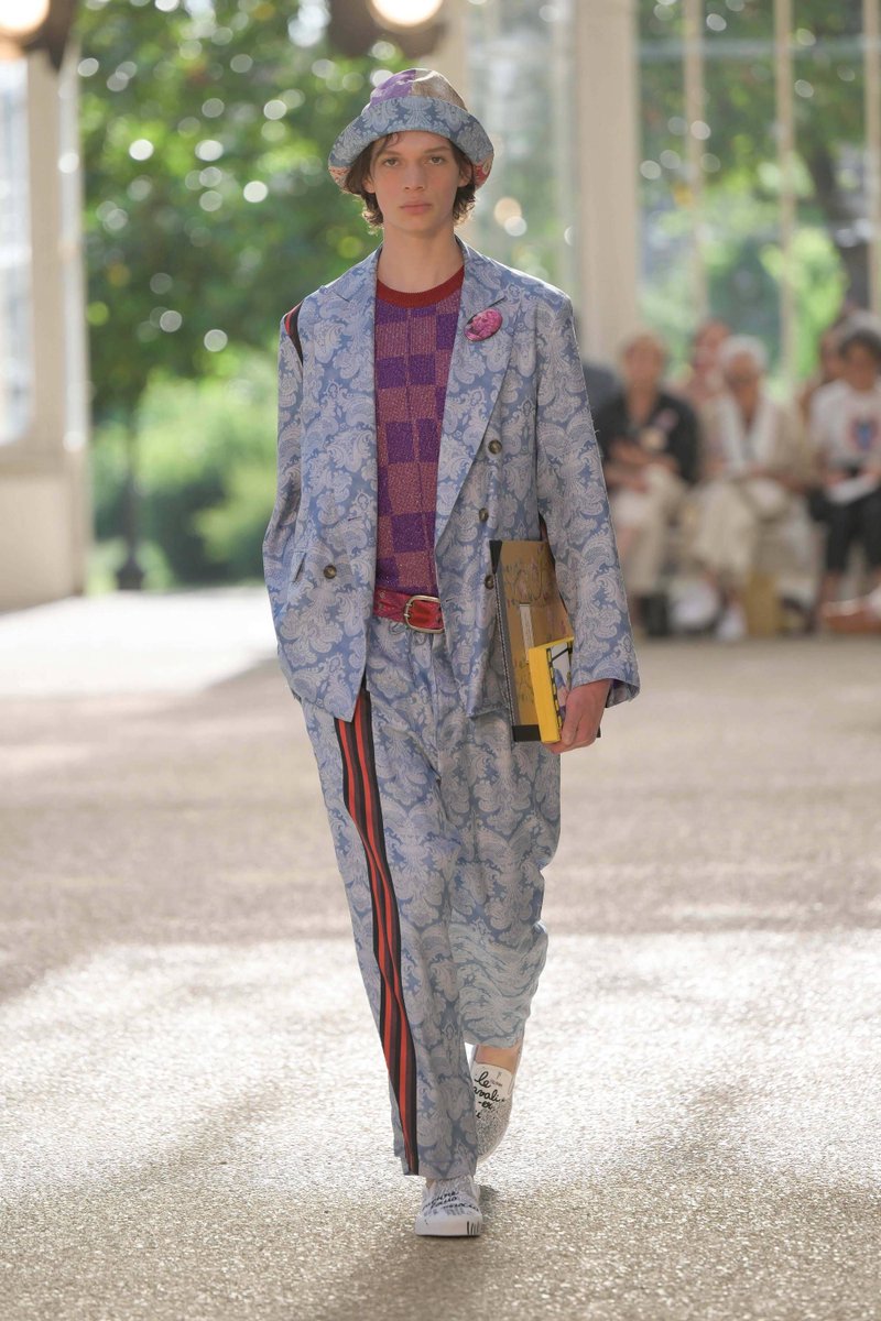 MaleFashTrends's tweet photo. #PierreLouisMascia hace de la más ecléctica versión de los estampados la carta fuerte de su colección en #PittiUomo https://t.co/Pxtjx2BX19 https://t.co/t8KxUMrx6K