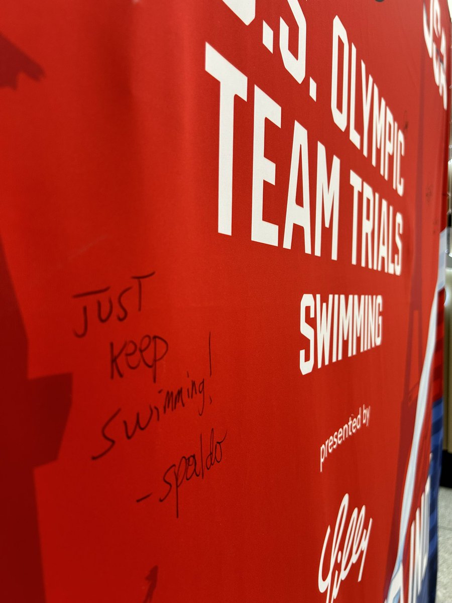SpaldoBusiness's tweet photo. If you are flying βοΈ into Indy or just picking up a passenger donβt miss the opportunity to Sharpie-up a #swim24 pool-cool banner. In baggage claim at @INDairport. So many fun Olympics integrations here. https://t.co/fehzpQfqwf
