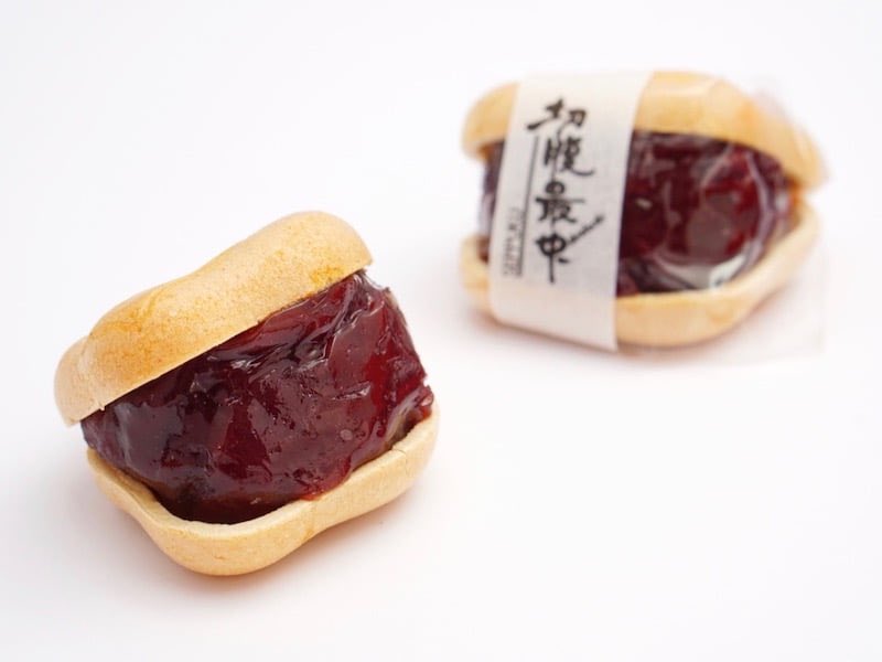 omiya_data's tweet photo. こちらは和菓子界のマリトッツォだと思っている新正堂さんの切腹最中 https://t.co/b4UnykQsni