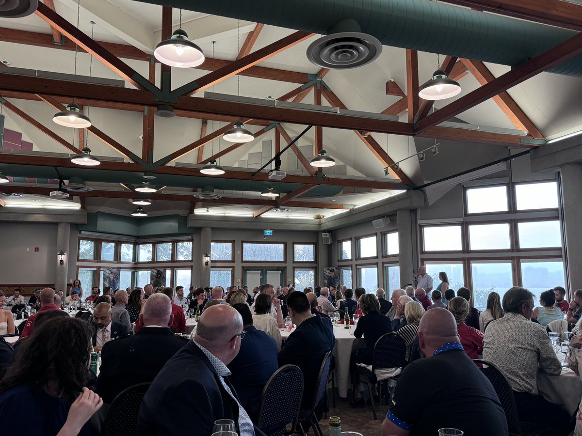 Pleased to welcome the <a href="/CFSnowbirds/">CF Snowbirds</a> to Barrie for the annual #BarrieAirShow 💨🛩️