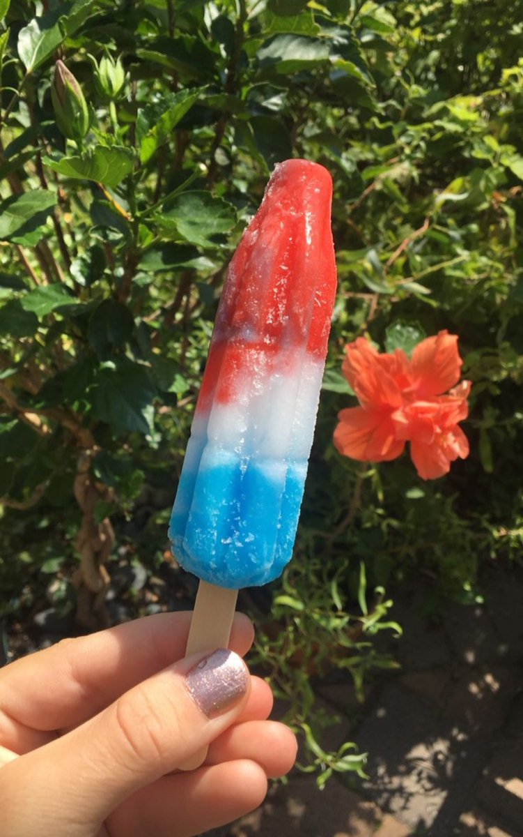 inkedXvibe's tweet image. A good lit treat PSA the bomb pops
Are only 40 calories.
#bombpops