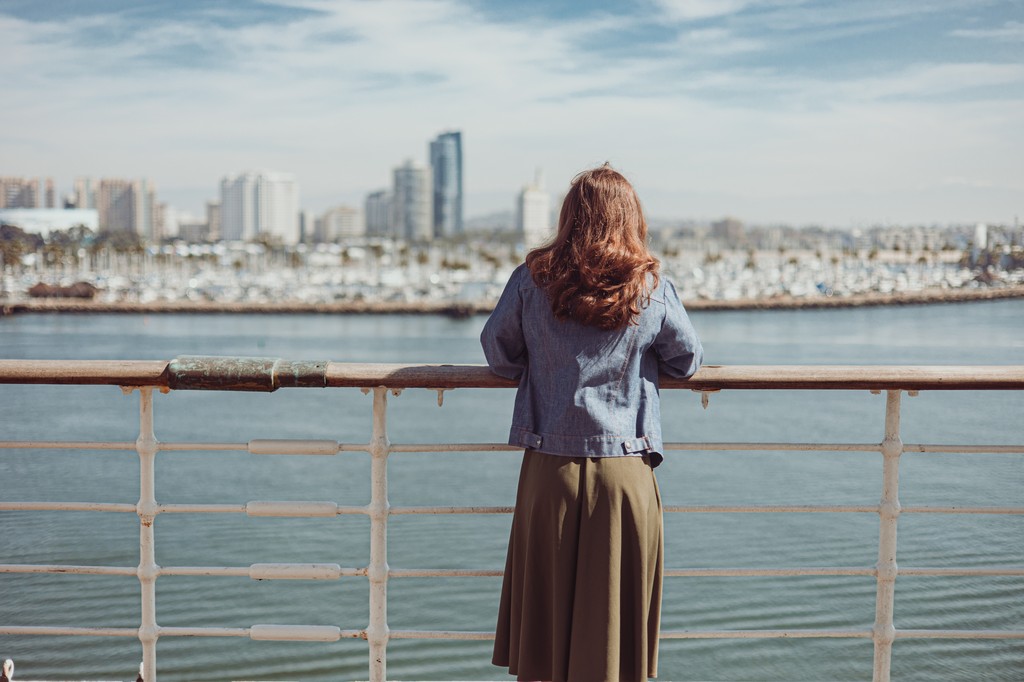 TheQueenMary's tweet photo. Next time you're aboard make sure to take a moment and soak in the stunning views of the Long Beach Harbor from the historic decks of the Queen Mary. 🌅⚓️

📸: @cosmicasthenia https://t.co/238BWwNZae