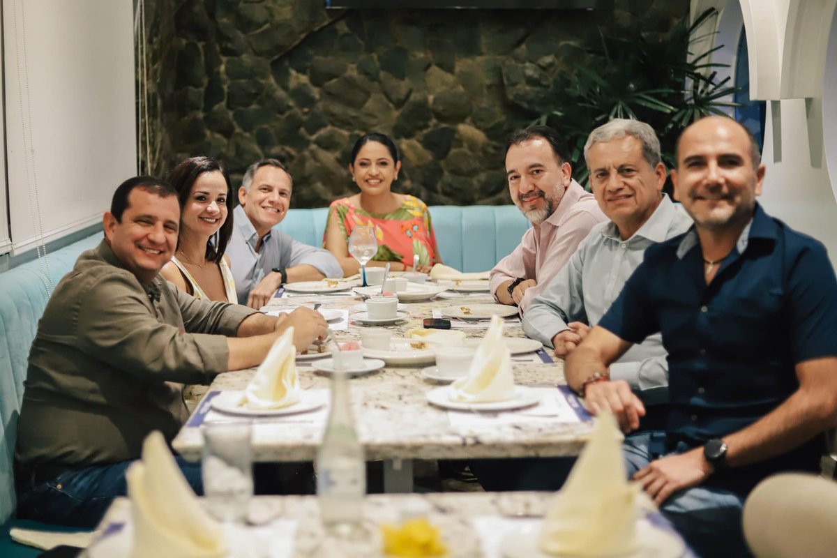 GisseGarzonM's tweet photo. “Jamás defraudaremos ese mandato recibido, y pondremos para ello todo nuestro esfuerzo y capacidades, sin claudicaciones, sin cobardías muchas veces disfrazadas de prudencia; de manera clara y frontal” @MashiRafael 

¡Hay equipo en unidad con y por la gente! 

@jotalloretv
@blascoluna
@MG_MOLINAM
@AnaHerreraGomez
@RosaBelen_1 
@pabelml 
@PaolaPabonC
@Leoorlandoa 
@marcelaguinaga 
@aquilesalvarez 
@marcelomanuelj1