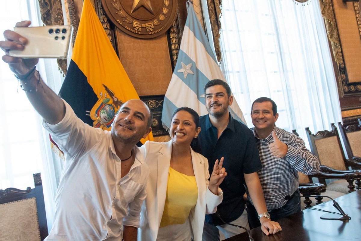 GisseGarzonM's tweet photo. “Jamás defraudaremos ese mandato recibido, y pondremos para ello todo nuestro esfuerzo y capacidades, sin claudicaciones, sin cobardías muchas veces disfrazadas de prudencia; de manera clara y frontal” @MashiRafael 

¡Hay equipo en unidad con y por la gente! 

@jotalloretv
@blascoluna
@MG_MOLINAM
@AnaHerreraGomez
@RosaBelen_1 
@pabelml 
@PaolaPabonC
@Leoorlandoa 
@marcelaguinaga 
@aquilesalvarez 
@marcelomanuelj1