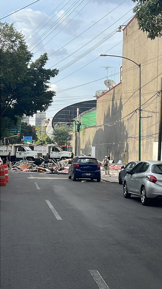 BVOX31's tweet photo. @AlcCuauhtemocMx  bien hecho !! Que bueno que desaparecen el túnel de la arena mexico,  ahora consideren poner parquímetros para quitar a toda la lacra que cobra por los lugares!!! @AlessandraRdlv https://t.co/IvGTxnm59C