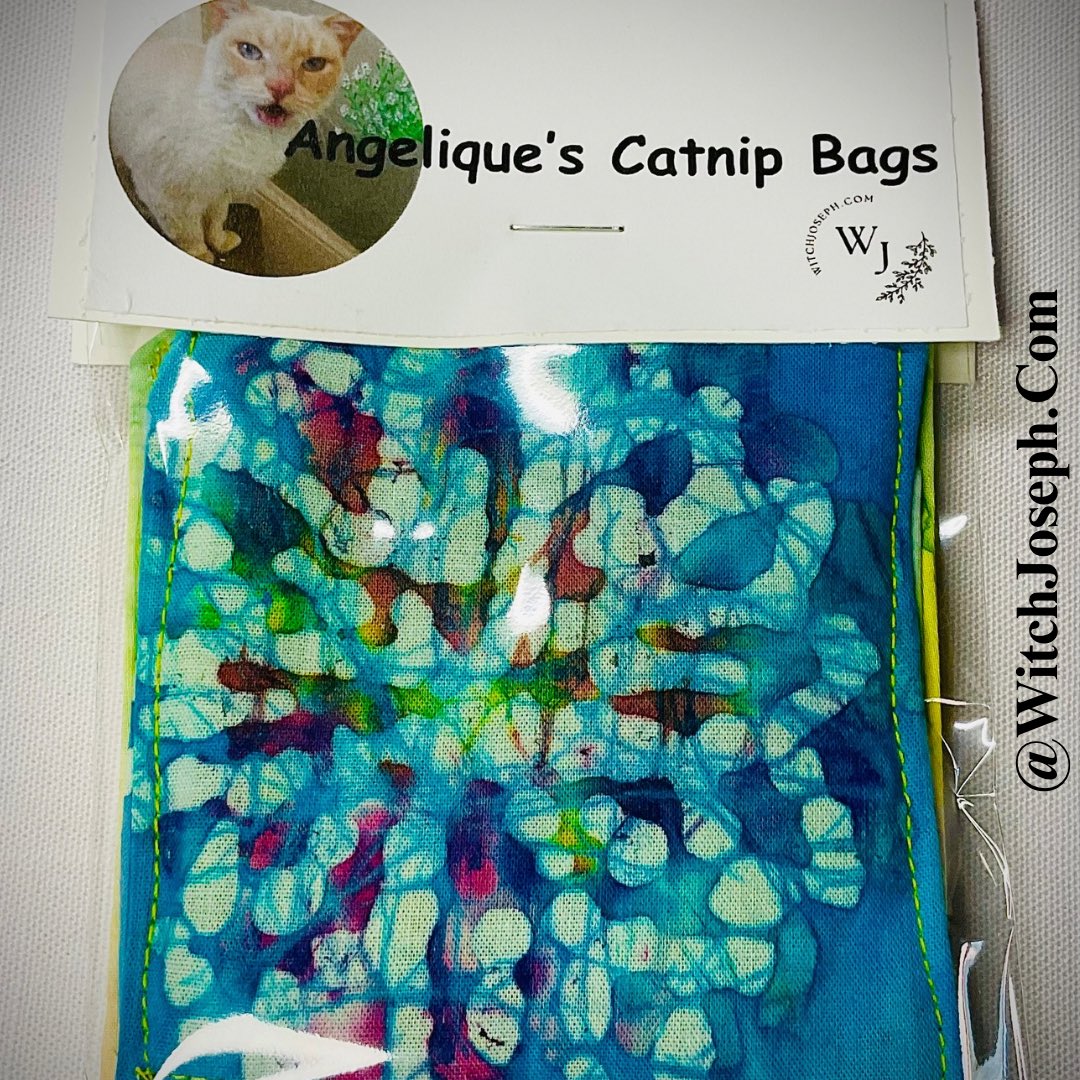JosephCollierS2's tweet image. Very fragrant…and Angelique tells me it’s quite potent.  She goes wild for it and loves her catnip bags. 

All catnip bags are blessed on our Bastet altar…see photo for example.

#Cats #CatsofInstagram #CatsofFacebook #Bast #Bastet #feline #Catnip #Catmint