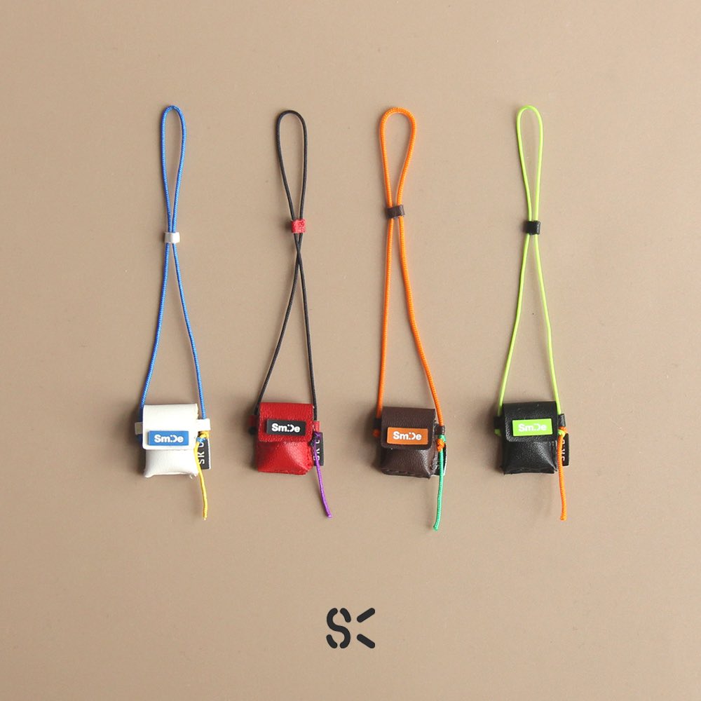SKDollhouse's tweet photo. Booth先行販売時間：6月14日午後7時-6月17日午後12時
ウインドブレーカー, パンツ: https://t.co/kw28e8HUaq
Tシャツ: https://t.co/KqD2KlQN2j
小さなショルダーバッグ: https://t.co/Z0d7WaLHum https://t.co/OdlStaogpL