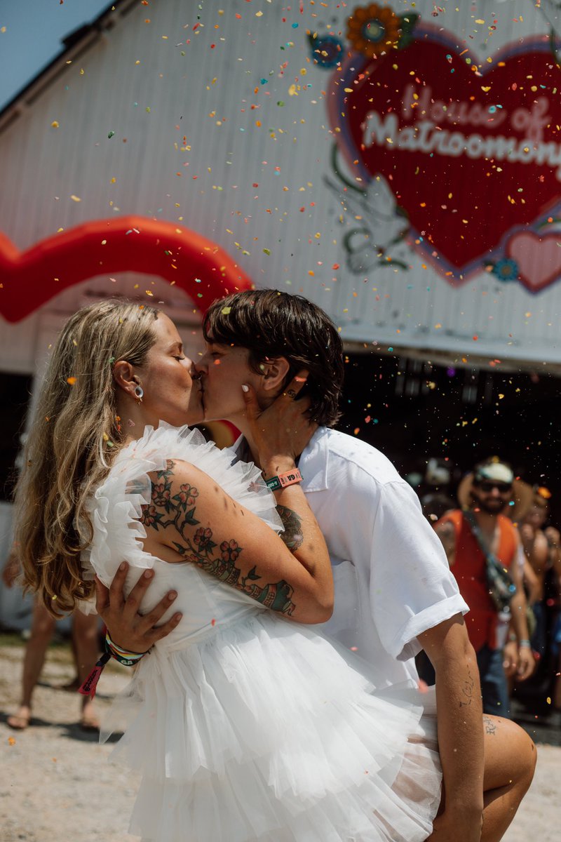baileyjomorris's tweet photo. @Bonnaroo wedding 🥰 I adore you @PaytonMills_ https://t.co/M5x1Pvn47C