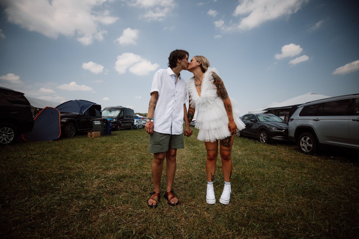 baileyjomorris's tweet photo. @Bonnaroo wedding 🥰 I adore you @PaytonMills_ https://t.co/M5x1Pvn47C