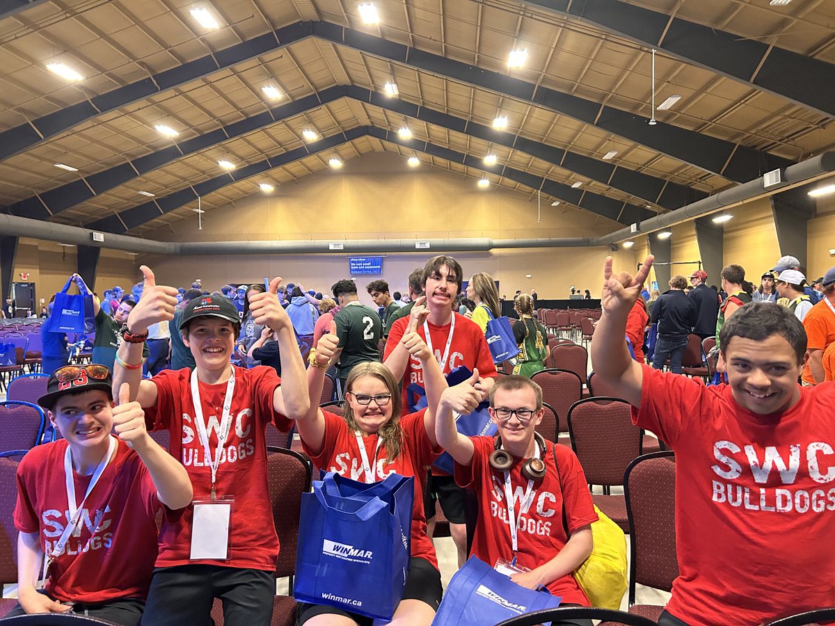 Bulldogs ready for day 2 at provincial Special Olympics in Windsor!  Leaning on each other and building each other up!
#Teamwork #BeYouBeExcellent <a href="/HWDSB/">HWDSB</a>