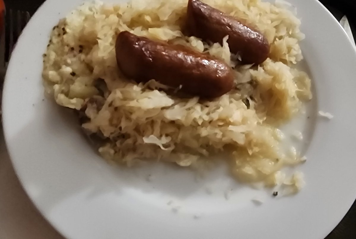 robert_weiter's tweet photo. @yappydagger @InstantPot @IamKarenBoBaran @Jennifer329235 @2MenSalsa @ParnellChef @KikkomanKitchen @BobsRedMill @bigelowtea @MapleLeafFarms @AVestige1 @marketwagon @NinjaKitchen @stubbsbbqsauce @CutwaterSpirits @DukesMayonnaise @TheBlockWebster @Costco @RollingLawnsIL @AmericanPieCo @UPS @Oberweis @toadspigs @CiderboysCider @guinness @FreshThymeFM @rootsrundeepnv @FaziosFoods @OreIdaPotatoes @SpottedCow_Wisc @TABASCO @CompanionBaker @cupofpipers @CedarsFoods @Kaldis_Coffee @StChasCC @KillerBread @Chef_Kara @Target @OakBeveragesInc @MaullsBBQ @BreveCoffees @sbrbbq @asturifoods @LeaguesCup @AppleTV @CahokiaR @SamsClub Comfort food from my childhood for a simple supper. #Homemade buttermilk-yogurt redskin mashed potatoes, Deutsche Kรผcheยฎ German style sauerkraut (@AldiUSA) and Polish sausage paired with @newglarusbrew Spotted Cowยฎ Beer from #Wisconsin. #comfortfood #Supper #simplesupper #Easy https://t.co/s0hwEIumNN