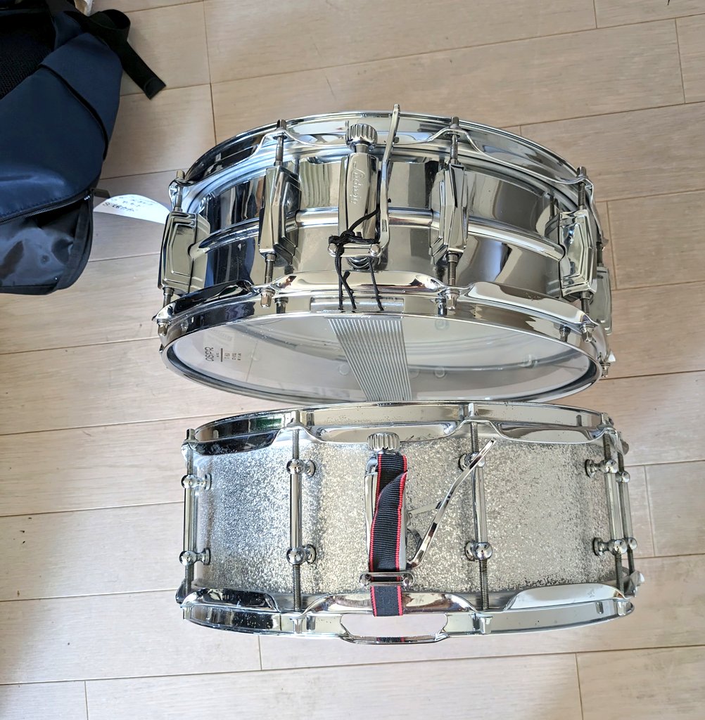 9Yr2kwuDKv51835's tweet photo. 先日のステージに見つけた400kを見て思い出したが、
スナッピースイッチを新型のp88に手持ちのラディックに全部交換しよう意気込んだが、交換したのは2台のみ
1番使う402とブラックビューティーはいまだやってない
1番の理由は金銭的な問題です🥰
#lm400
#ls401
#lb417 https://t.co/2utzveHDgq