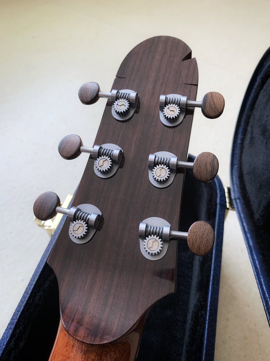 OginoGuitars's tweet photo. OM with Carpathian spruce/Macassar ebony
K•TAR tuners with ziricote buttons
#acousticguitar #lutherie #ktar #oginoguitars #アコースティックギター #ギター製作 https://t.co/ZgFl1KLnVu
