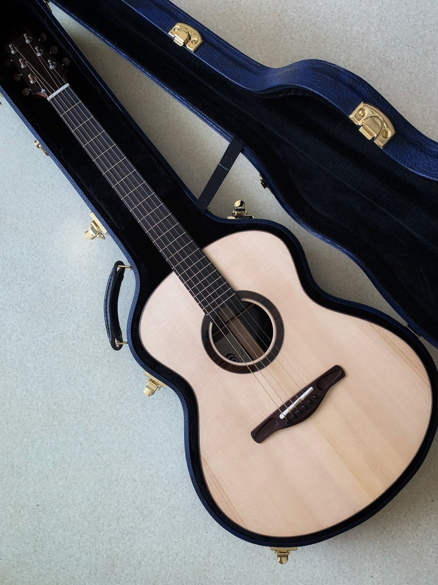 OginoGuitars's tweet photo. OM with Carpathian spruce/Macassar ebony
K•TAR tuners with ziricote buttons
#acousticguitar #lutherie #ktar #oginoguitars #アコースティックギター #ギター製作 https://t.co/ZgFl1KLnVu