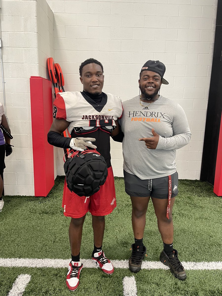 After a great conversation with <a href="/CoachKT_/">KleaT Coach</a>  I am Truly blessed to announce that I have received my first collegiate offer from <a href="/HendrixWarriors/">Hendrix Warriors</a> <a href="/JvilleTitanFB1/">@JvilleTitanFB</a> <a href="/CoachEllis55/">Leon Ellis</a> <a href="/CoachPete19/">Coach Douglas Petersen</a>