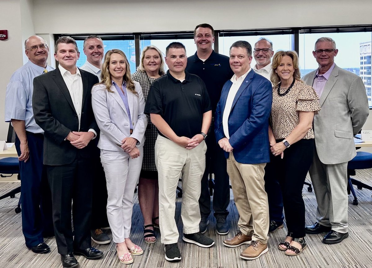 IAPSS proudly congratulates the graduates of EPIC Cohort 7. Read more about this group of dynamic public school leaders in the press release announcement!
iapss-in.org/in-the-know/ia…
#LeadIAPSS <a href="/DebLecklider/">Dr. Deb Lecklider</a>