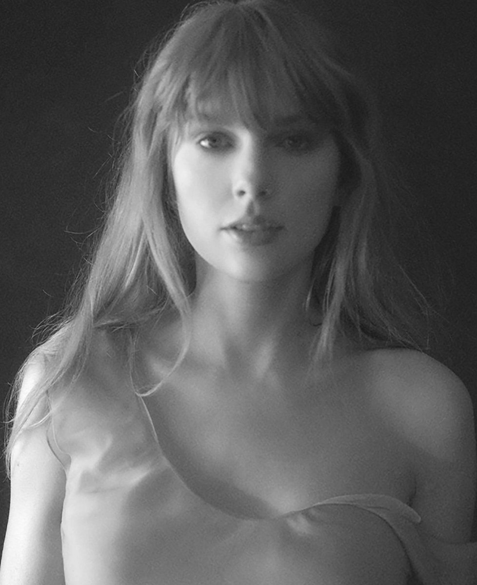 TheSwiftSociety's tweet photo. 📲| Nicola Coughlan reveals she will attend Taylor Swift's Eras Tour https://t.co/i6Gc0pxrsY