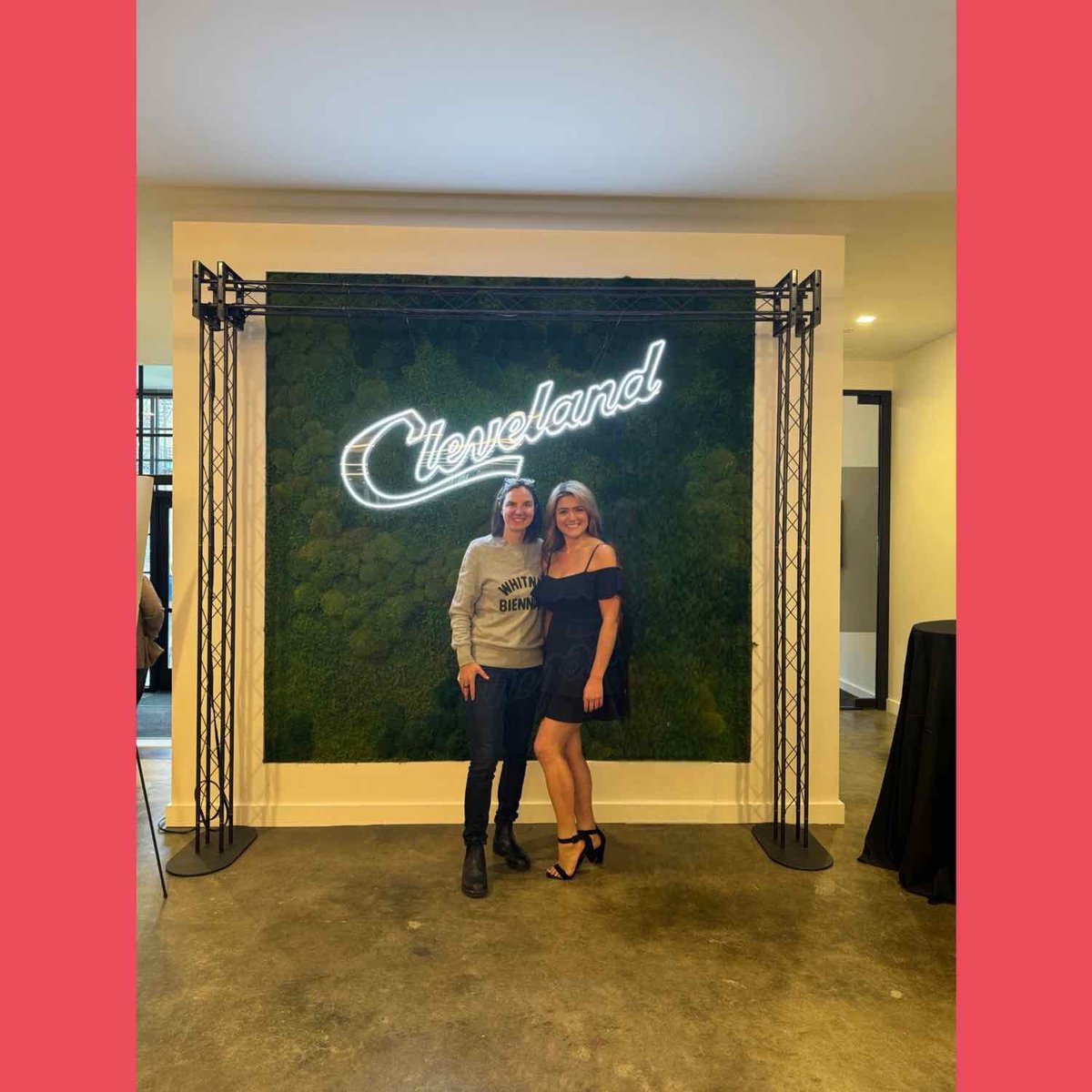 Austrailius's tweet photo. I worked hard during my downtime to photoshop my boss out of the photo I liked so much from the event we hosted and reposted it 💕 💋 https://t.co/MTgOlcj8Vl