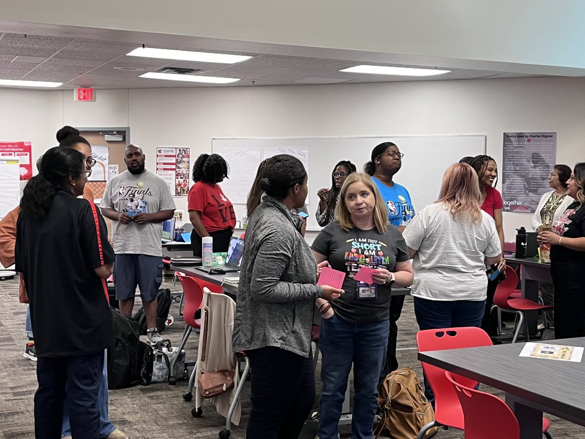 techietracey's tweet photo. @cedarhillisd teachers reporting for Technology Bootcamp. A full day of learning and teaching all things technology in the classroom. @CMontLife @millwill77 #caughtusingtech https://t.co/rYoUhCiCFP