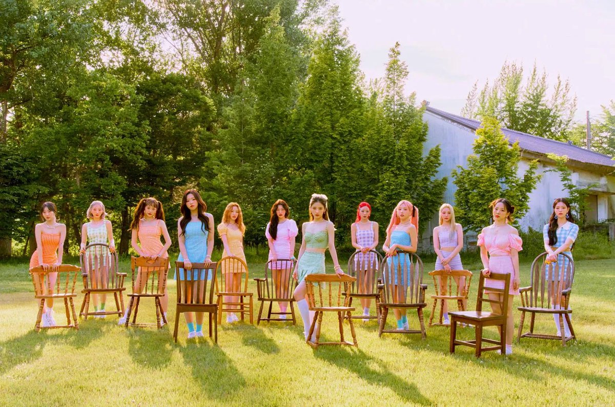 piinkcity's tweet photo. an OT12 loona comeback or an OT12 izone comeback https://t.co/IFIWSEIrXL