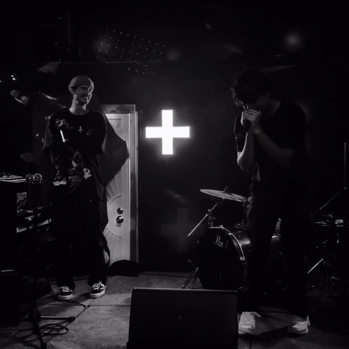 iluvearo's tweet photo. Show went up!! More music on the way soon🖤 https://t.co/oAn3p2aWCW
