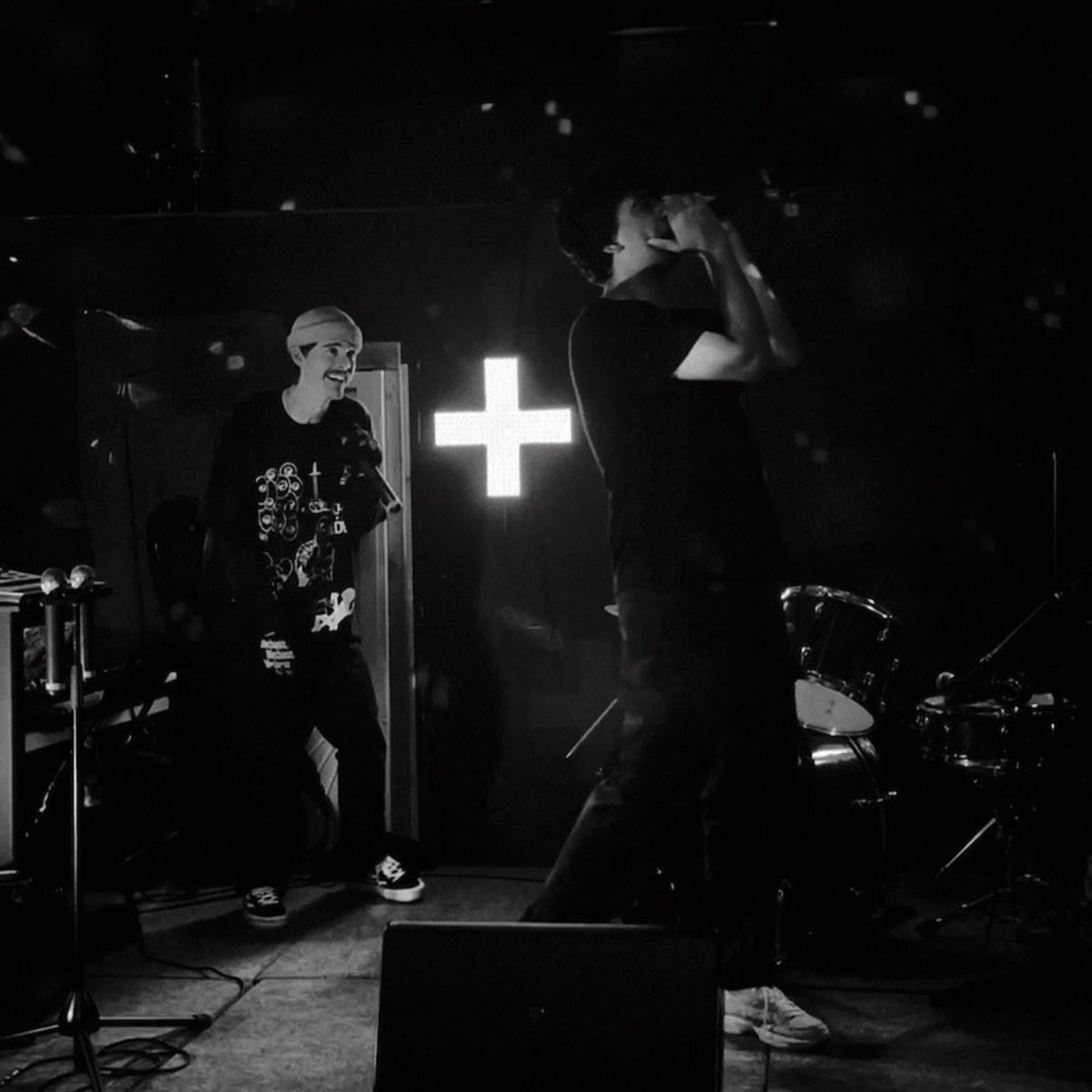 iluvearo's tweet photo. Show went up!! More music on the way soon🖤 https://t.co/oAn3p2aWCW