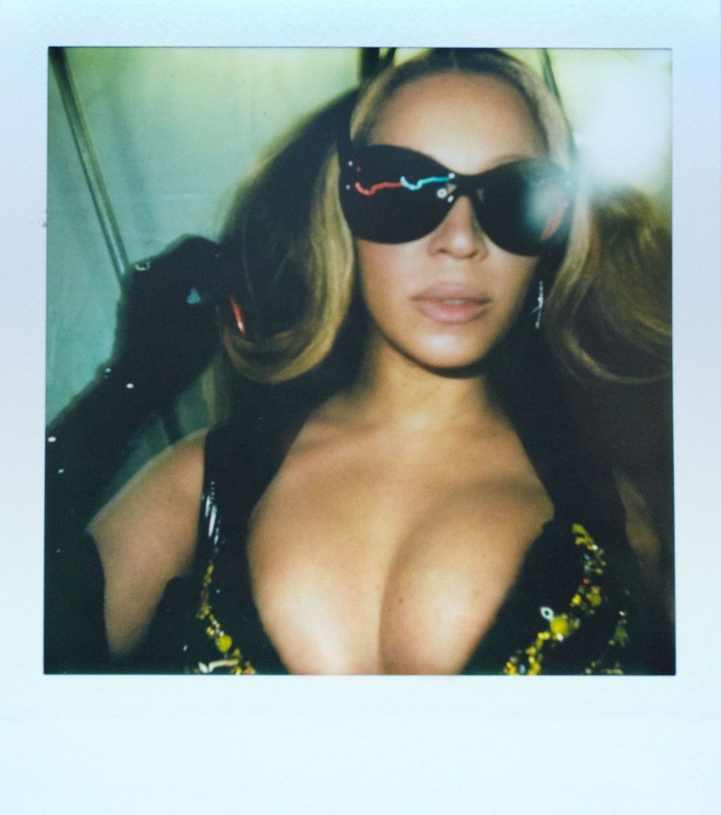 quemoni knowles 💌 . tweet media