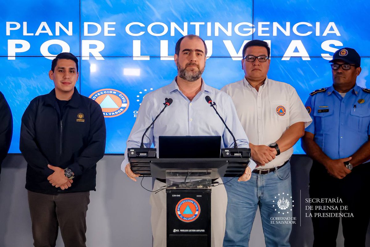 SecPrensaSV's tweet photo. #ConferenciaDePrensa | Funcionarios del Gobierno del Presidente @nayibbukele brindan una conferencia de prensa para informar sobre el plan de contingencia a ejecutar ante las lluvias. #SecretaríaDePrensa https://t.co/qkRbxYDIeJ