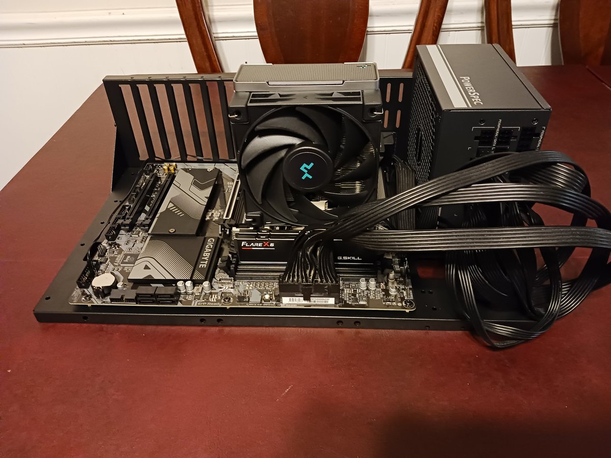 illimitable_HSP's tweet photo. So just got done a build for a customer he wants to run a node for $AIOZ installing the node os tomorrow. BACK to $ADA activity #JokerPool Electrician by day SPO by night! Stake Joker for a electrifyingly good time! https://t.co/sAVdEIkyEo
